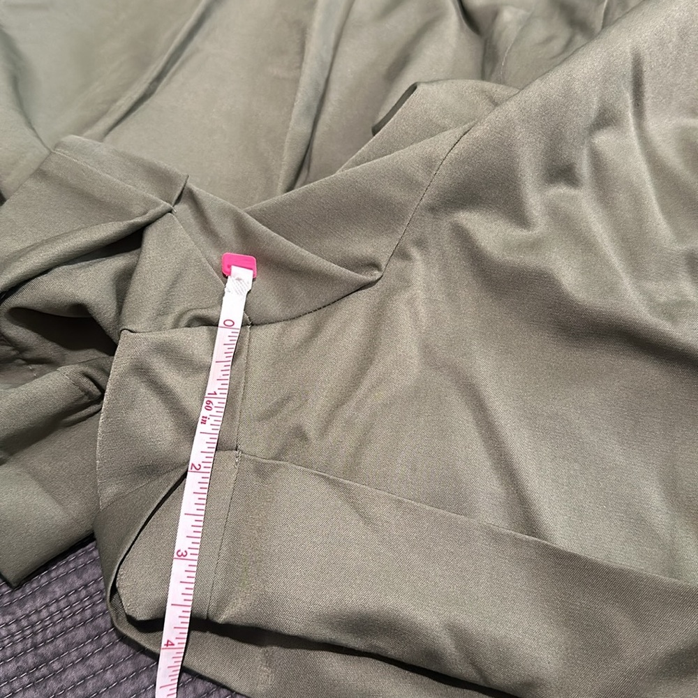 Elizabeth and James || NWT|| High Waisted Pleated Belted Shorts - Picture 10 of 16